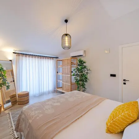 Apartment Luxury 1 *